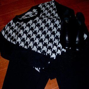 New York Laundry Size L Black and White Sweater (NWT)